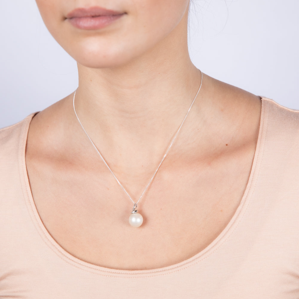 White South Sea Pearl & Diamond Pendant on 45cm Sterling Silver Chain